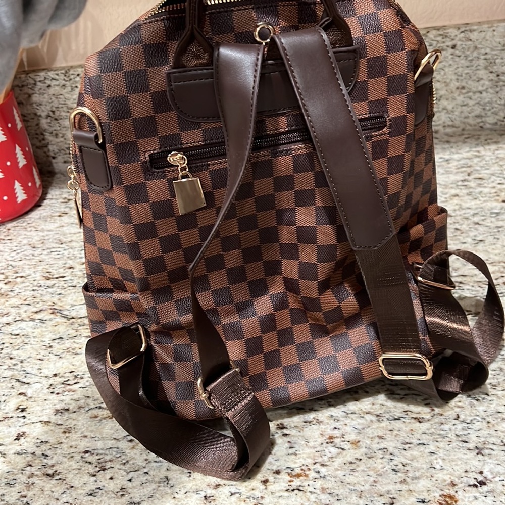 Backpack - Picture 3 of 4